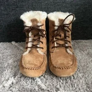UGG | Shoes | Ugg Chickaree Booties Sn 07716 | Poshmark